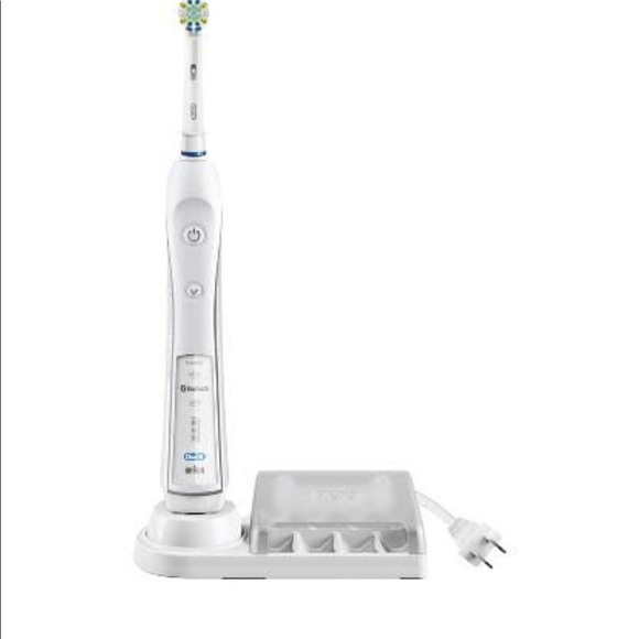 Oral-B Pro 5000 SmartSeries Electric Toothbrush - Picture 2 of 4